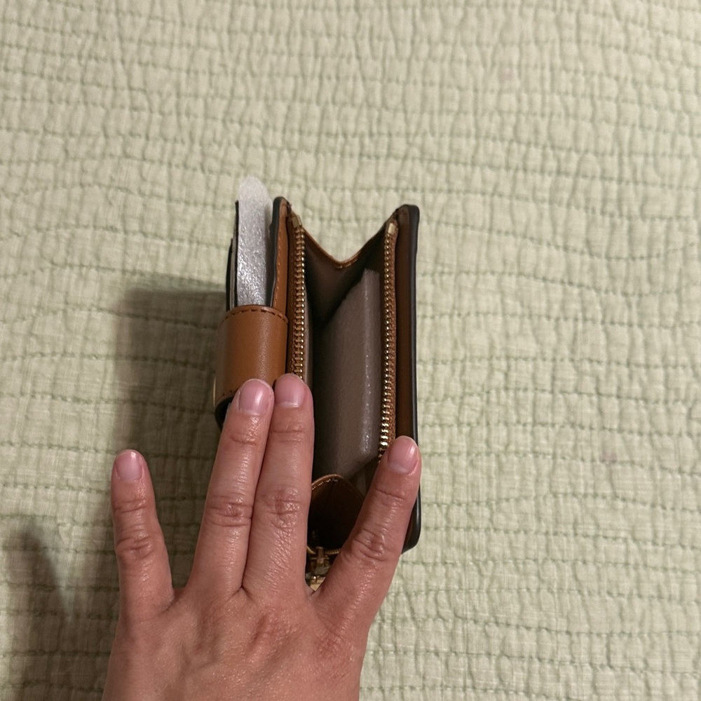 NWT Michael Kors Tan and Cream Logo Snap Card Case - Picture 6 of 10